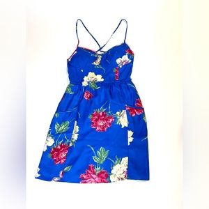 American Eagle Outfitters blue flower dress with pockets Size Medium